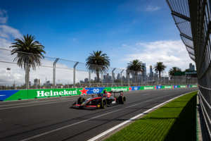 Maciej Gładysz na torze w Melbourne