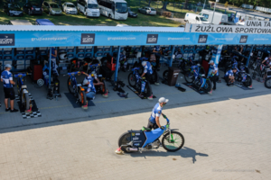 Parking żużlowców Unii Tarnów