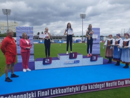 Inga Surowiec na najwyższym stopniu podium we Włocławku