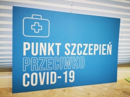 Tablica punktu szczepień przeciwko COVID-19