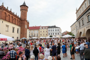 taneczny wieczór na rynku