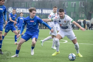 Mecz trzeciej ligi piłki nożnej: Star Starachowice - Unia Tarnów