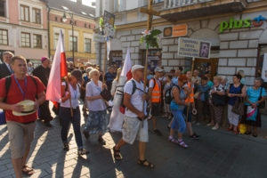 pielgrzymi na szlaku
