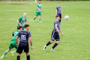 Mecz piątej ligi piłki nożnej: Nowa Jastrząbka - Metal Tarnów