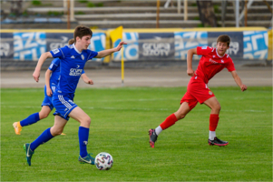 Mecz Centralnej Ligi Juniorów U-15 w piłce nożnej: Unia Tarnów - Wisła Kraków