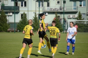 Mecz trzeciej ligi piłki nożnej mężczyzn: Siarka Tarnobrzeg - Unia Tarnów