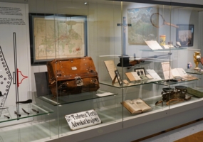 Fragment wystawy „Gdy przedmiot staje się zabytkiem. Nowości w zbiorach Muzeum Ziemi Tarnowskiej”