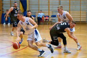 Mecz drugiej ligi koszykówki mężczyzn: Unia Tarnów - KKS Ragor Tarnowskie Góry