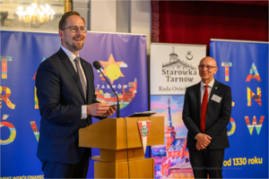 Uroczysta konferencja jubileuszowa "Tarnowskim szlakiem przez stulecia". Obchody 100-lecia Oddziału PTTK ,,Ziemi Tarnowskiej" w Tarnowie