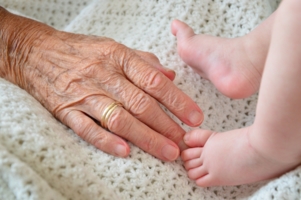 seniorki będą się opiekować dziećmi do lat 3