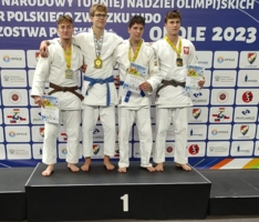 Medaliści zmagań kadetów w kategorii 81 kg. Pierwszy z lewej Maksymilian Marcinek.