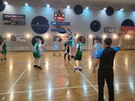 Mecz koszykarskiej ligi juniorów: MUKS 1811 Unia Tarnów - Korona 1919 Kraków