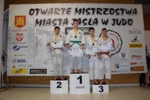 Na najwyższym stopniu podium Maksymilian Marcinek z Błękitnych Tarnów