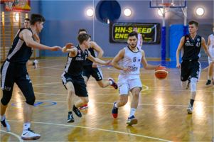 Mecz koszykówki juniorów starszych: MUKS 1811 Unia Tarnów - AGH Korona Kraków