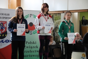 Anna Pośpiech (pierwsza z lewej) wywalczyła w Siedlcach trzecie miejsce