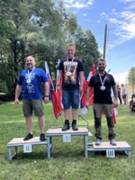 Paweł Szura (pierwszy z lewej) na podium zawodów w Döbrönte