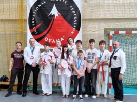 Karatecy Tarnowskiego Klubu Sportowego Oyama Karate na turnieju w Olkuszu