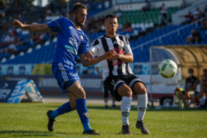 Mecz czwartej ligi piłki nożnej: Unia Tarnów - Metal Tarnów