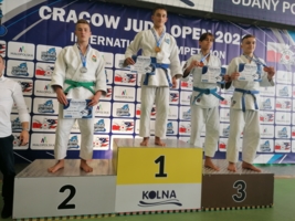 Podium Cracow Judo Open w wadze 66 kg. Pierwszy z lewej Maksymilian Marcinek