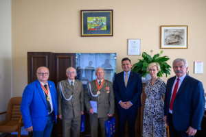 Odznaczenie kapitana Jana Puchały Krzyżem Złotym z Gwiazdą Związku Żołnierzy Wojska Polskiego