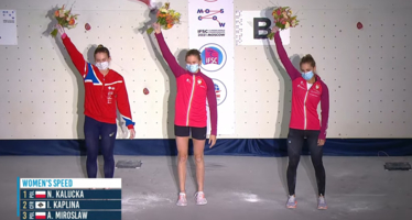 Medalistki MŚ we wspinaczce sportowej w konkurencji na czas. W środku Natalia Kałucka