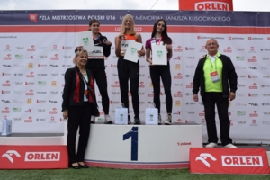 Medalistki Mistrzostw Polski U-16 w lekkoatletyce. Pierwsza z prawej na podium - Aleksandra Zaucha.