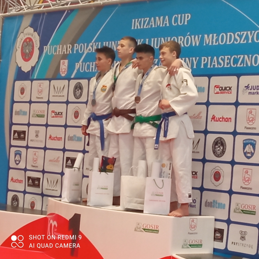 Najlepsi zawodnicy Pucharu Polski juniorów młodszych w judo w kategorii 50 kg. Pierwszy z lewej Sergiusz Sikorski z Błękitnych Tarnów