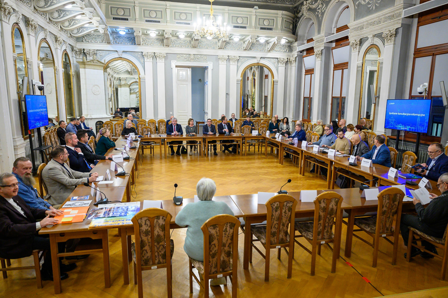 Spotkanie konsultacyjno-informacyjne prezydenta Tarnowa i przewodniczącego Rady Miejskiej z przewodniczącymi rad i zarządów osiedli