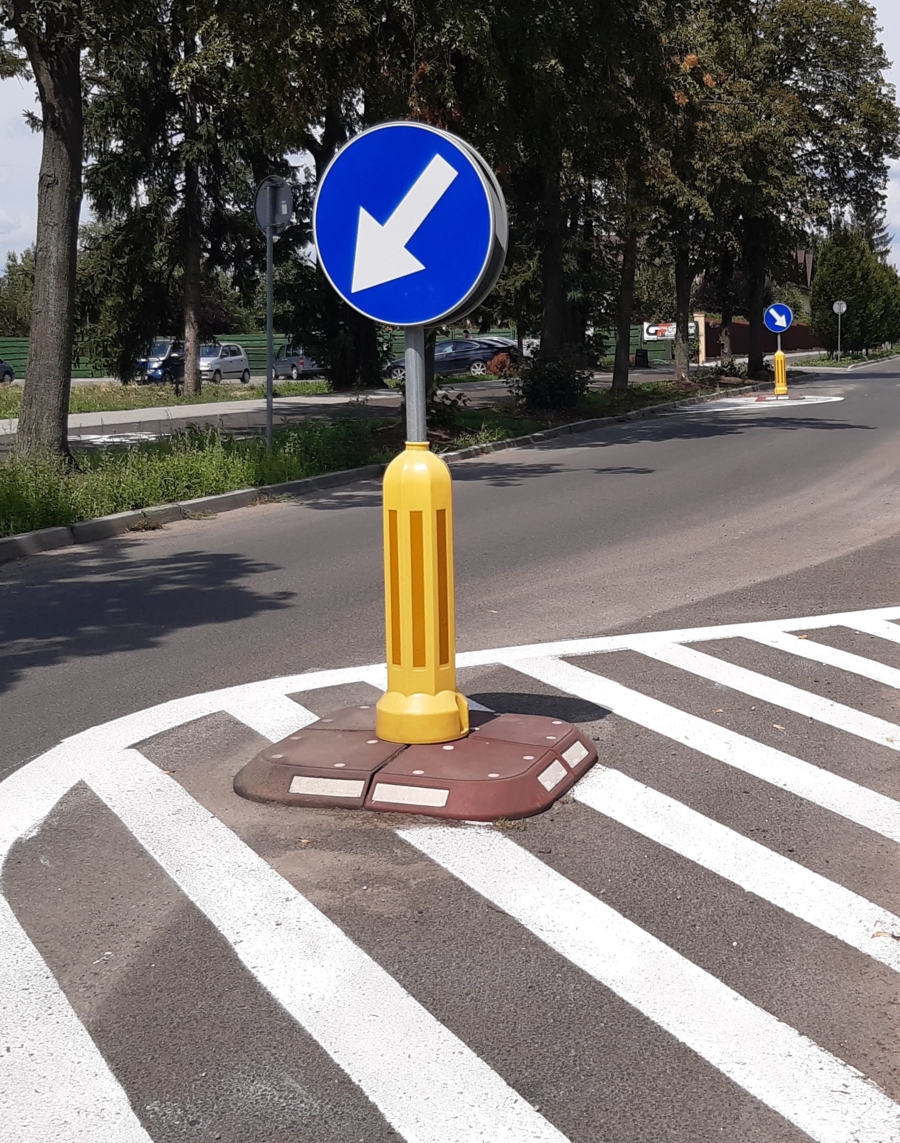 mniejsza liczba wysepek na ul. Piłsudskiego