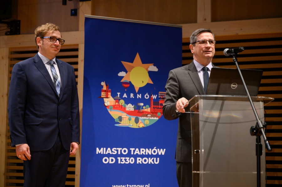 Nowy sekretarz miasta Krystian Krawczyk i prezydent Roman Ciepiela