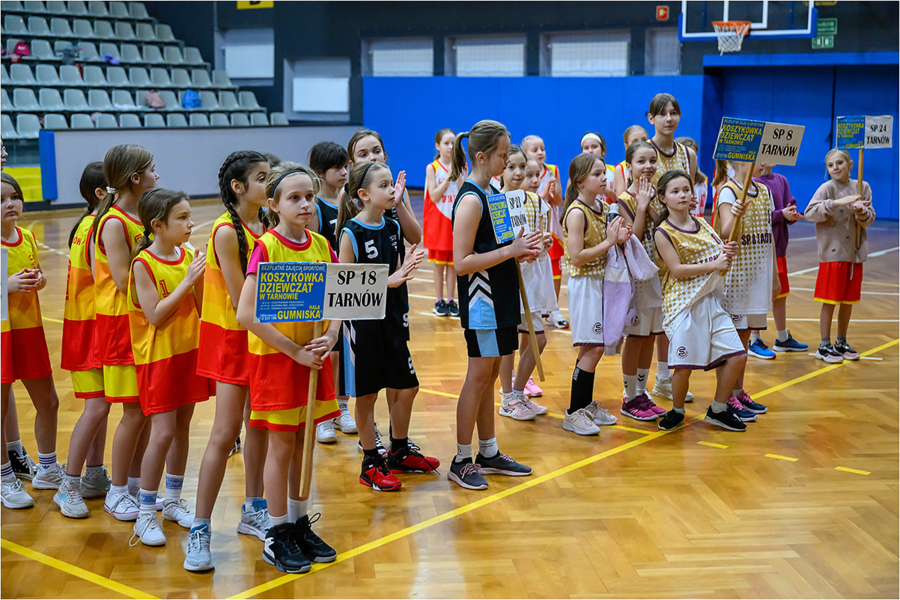 Uczestniczki trzeciego turnieju szóstej edycji Pucharu Tarnowa w koszykówce dziewcząt
