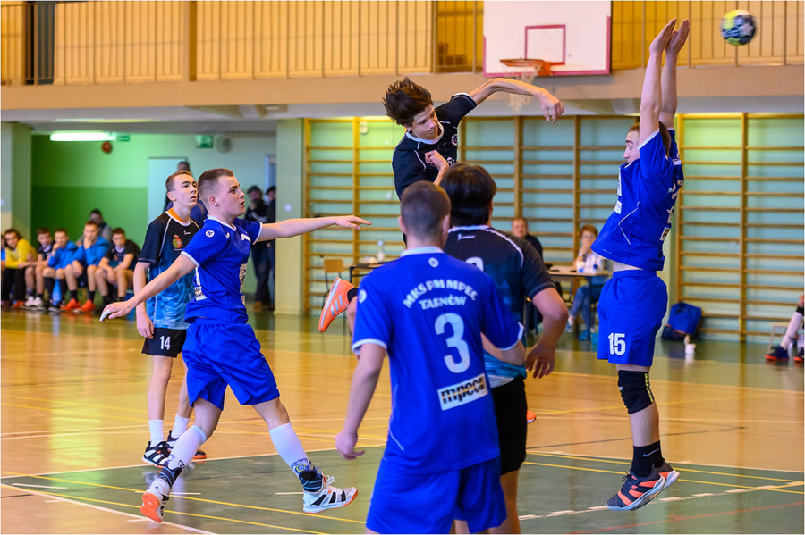 Mecz piłki ręcznej juniorów młodszych: MKS Pałac Młodzieży Tarnów - UMKS-PMOS Chrzanów