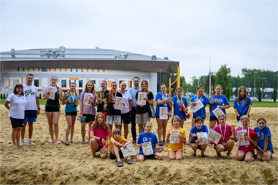 Uczestniczki Mistrzostw Tarnowa w siatkówce plażowej kobiet