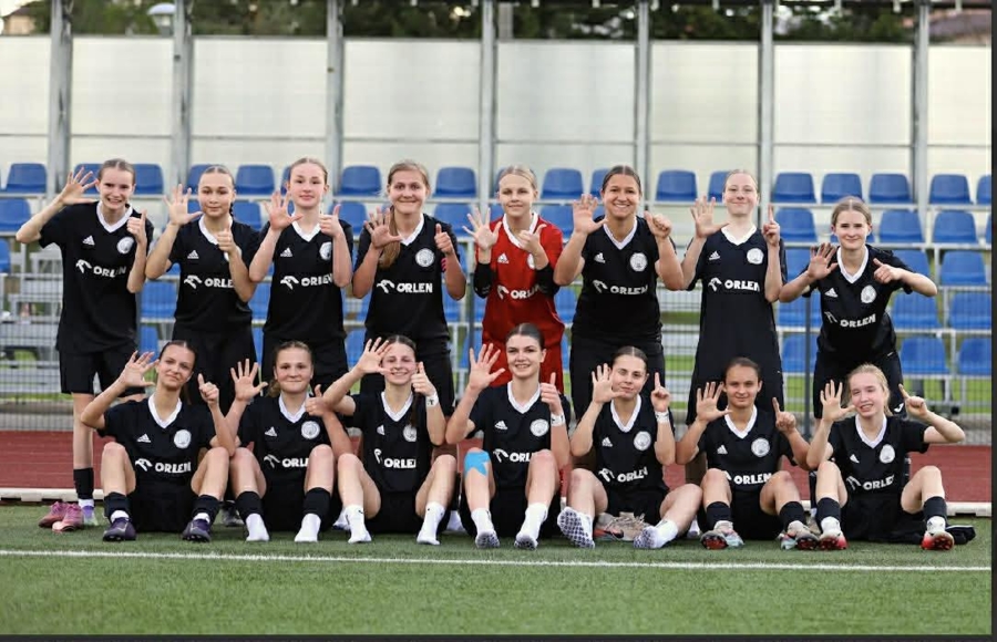 Zespół TS Iskra Tarnów występujący w Centralnej Lidze Juniorek U-16