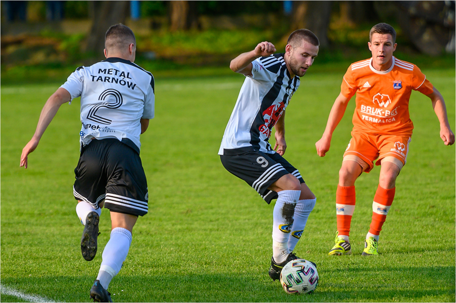 Mecz czwartej ligi piłki nożnej: Metal Tarnów - Bruk-Bet Termalica II Nieciecza