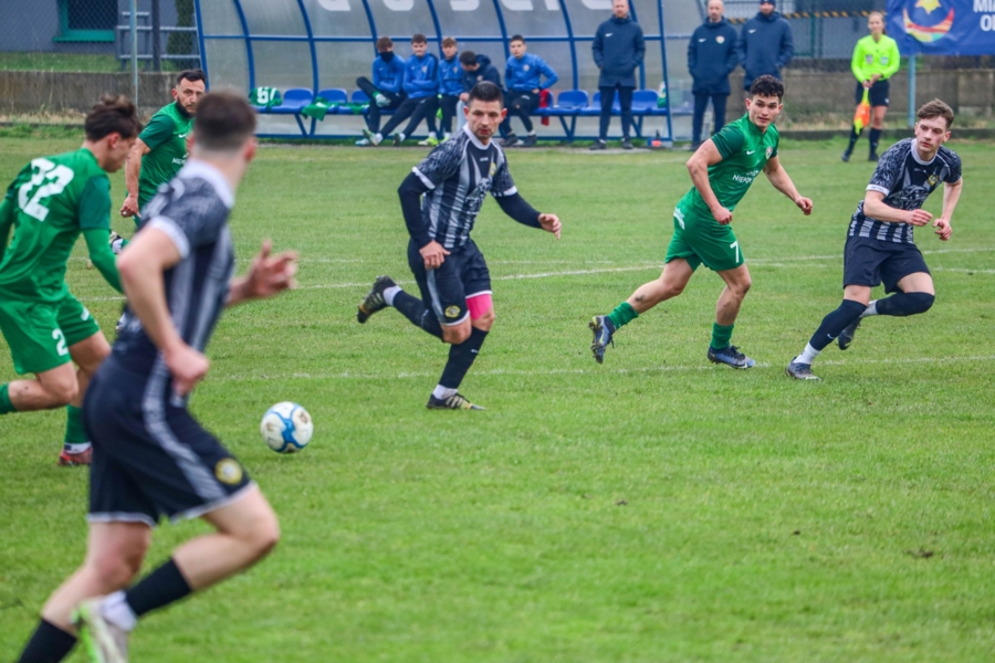 Mecz czwartej ligi piłki nożnej: Metal Tarnów - Puszcza II Niepołomice