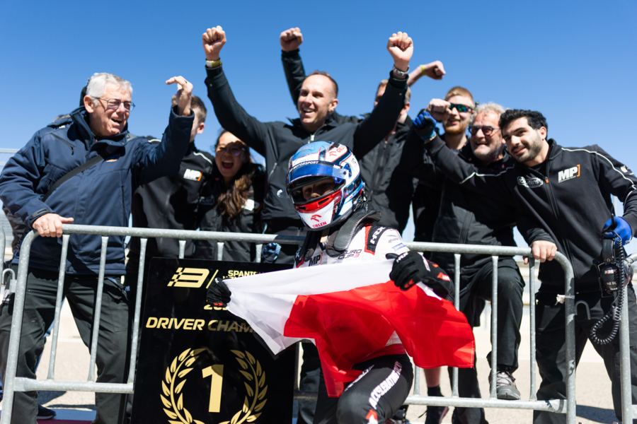 Maciej Gładysz i jego zespół