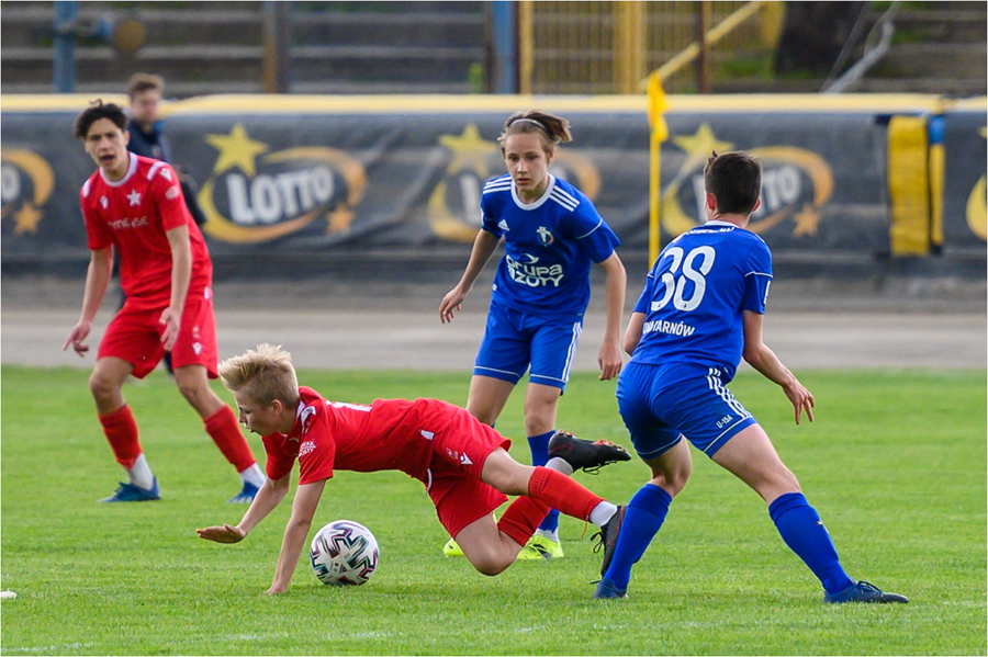 Mecz Centralnej Ligi Juniorów U-15 w piłce nożnej: Unia Tarnów - Wisła Kraków